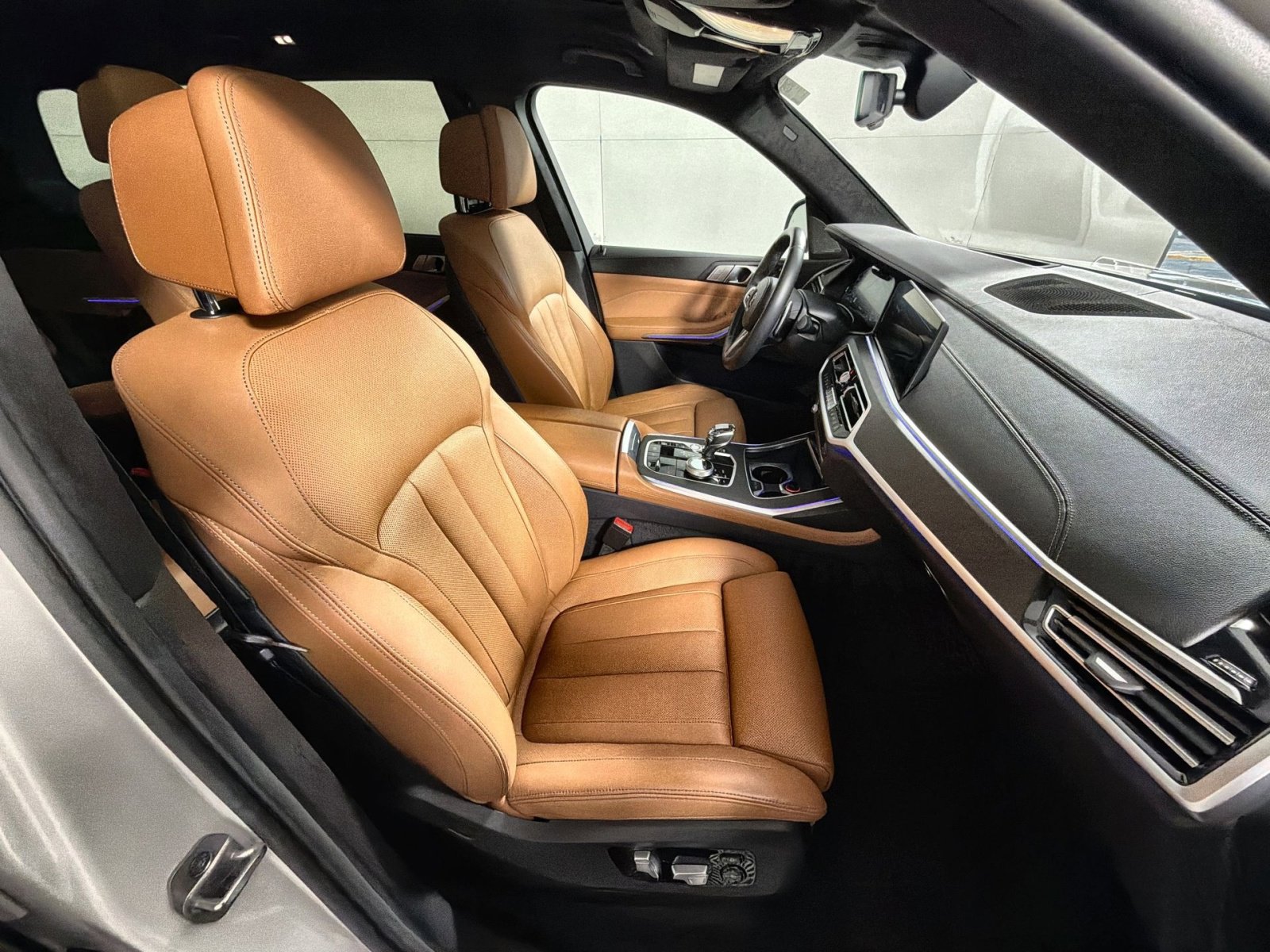 Used 2022 BMW X7 M50i w/ Dynamic Handling Package image 28