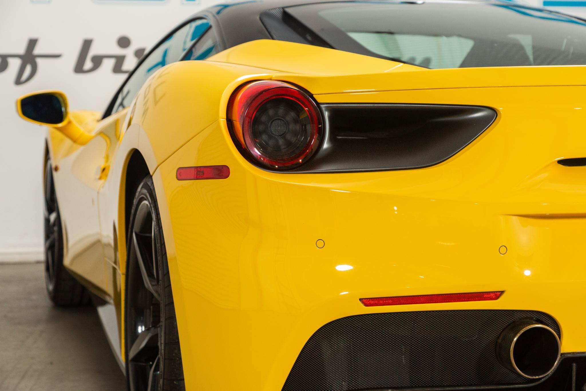 Used 2016 Ferrari 488 GTB RWD image 28