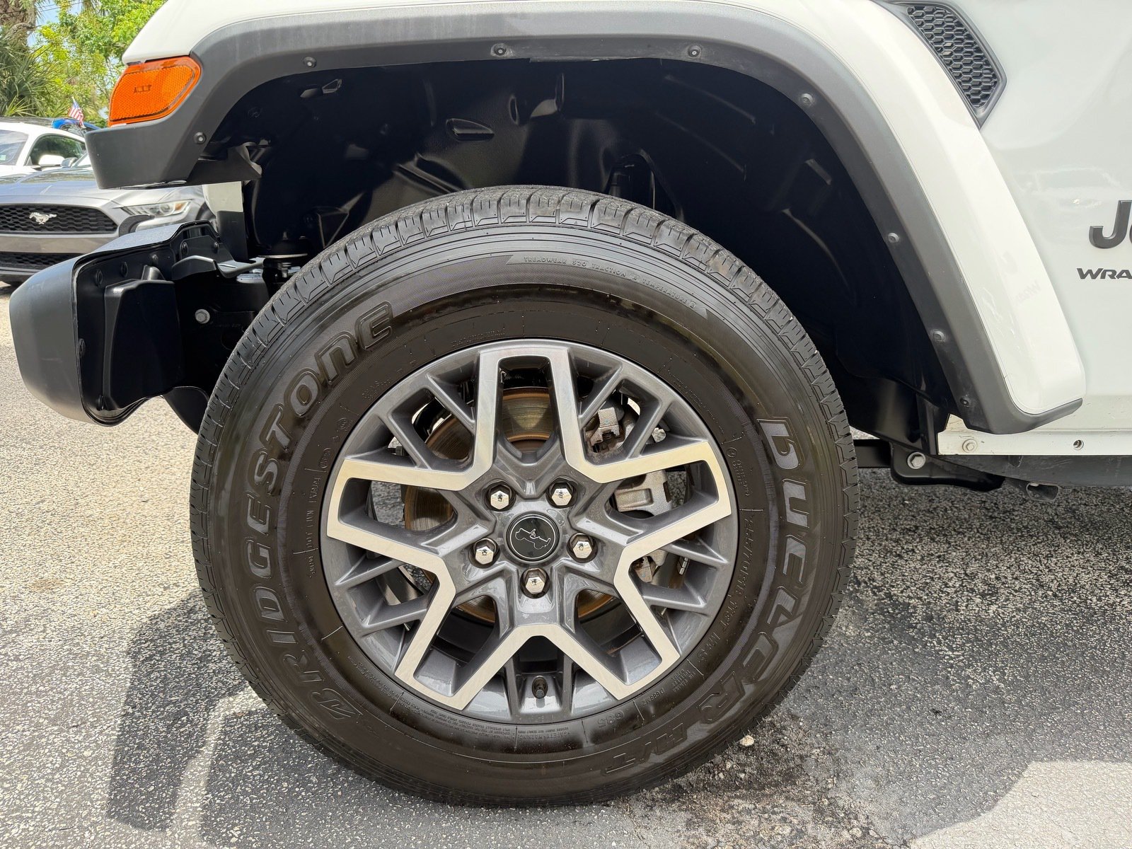Used 2025 Jeep Wrangler Unlimited Sahara AWD/4WD image 9