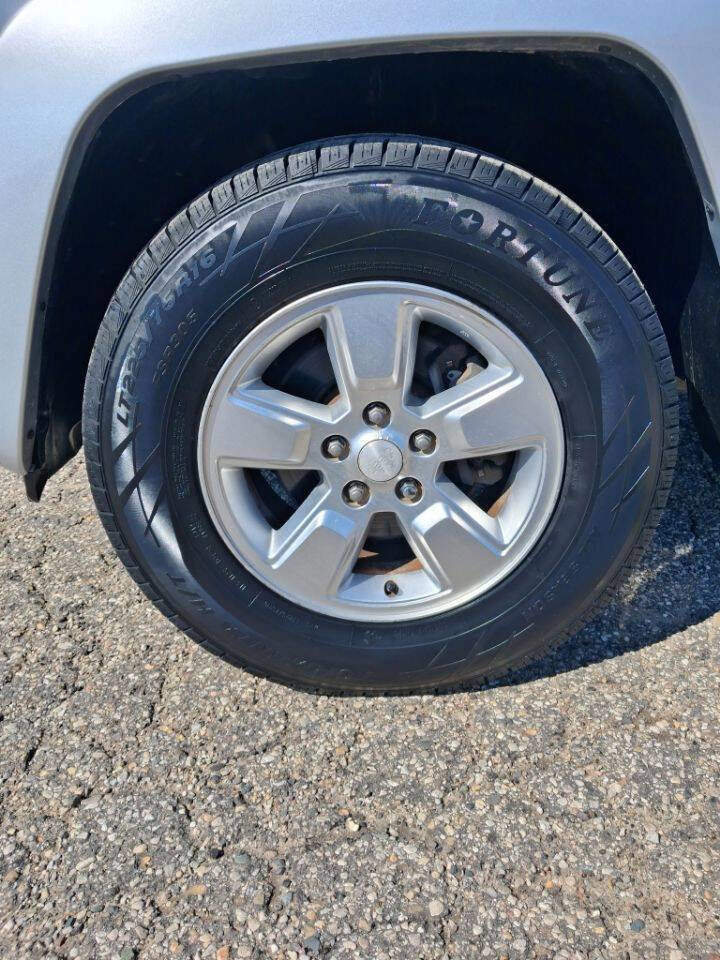 Used 2012 Jeep Liberty Sport AWD/4WD image 6