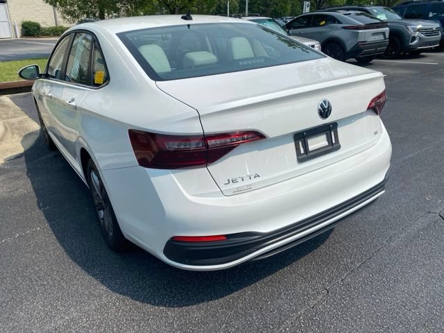 Used 2023 Volkswagen Jetta SE FWD image 3