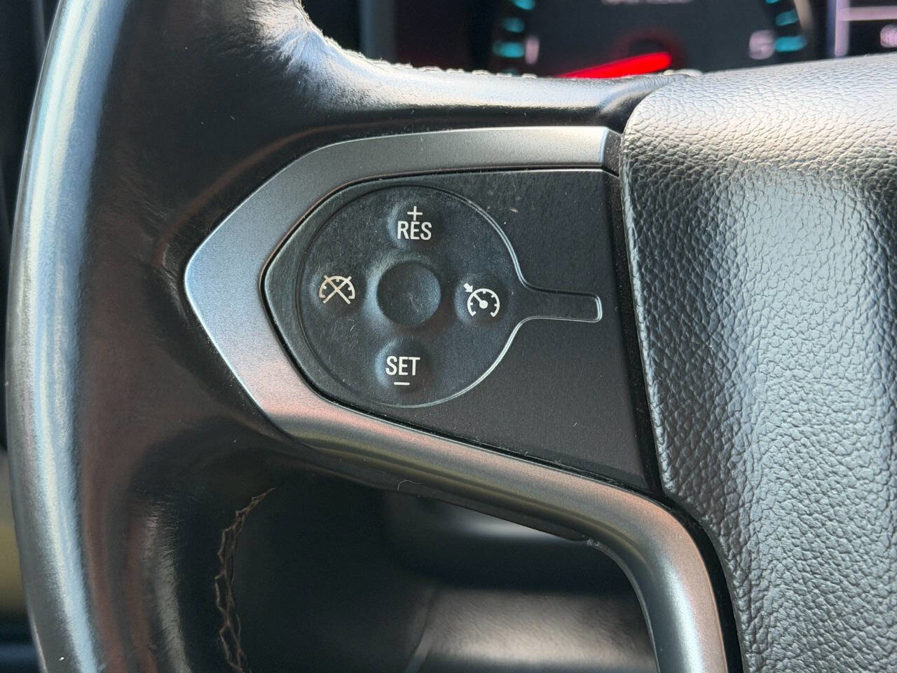 Used 2017 Chevrolet Silverado 1500 LT w/ Midnight Edition image 33