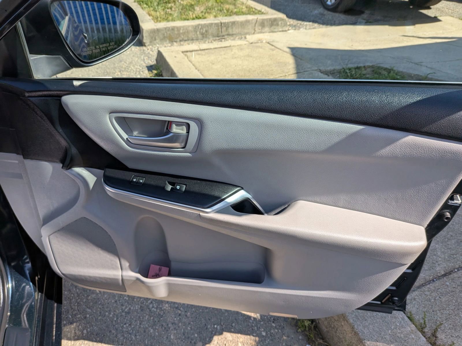 Used 2015 Toyota Camry SE FWD image 33