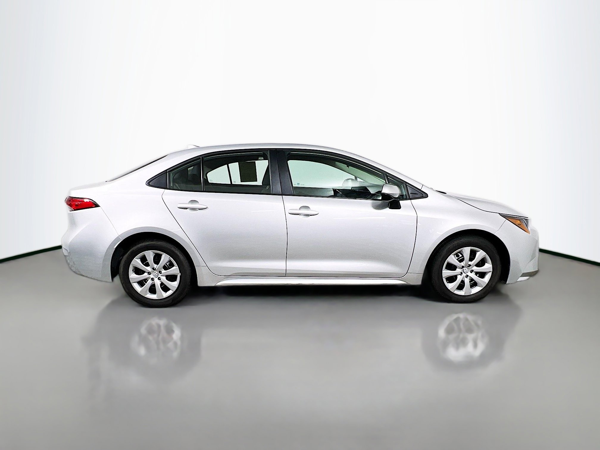 Used 2024 Toyota Corolla LE image 3