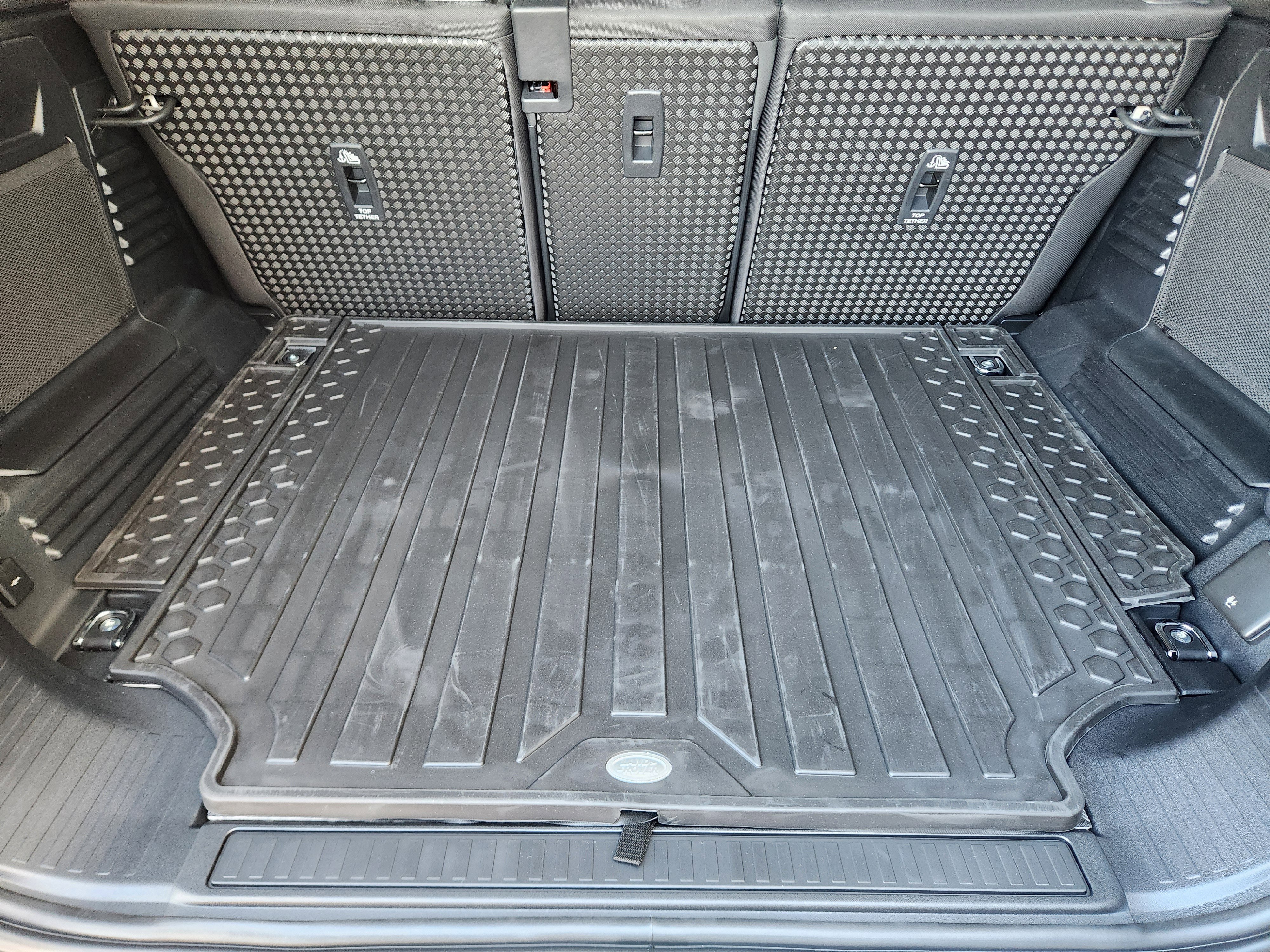 New 2026 Land Rover Defender 110 S image 32
