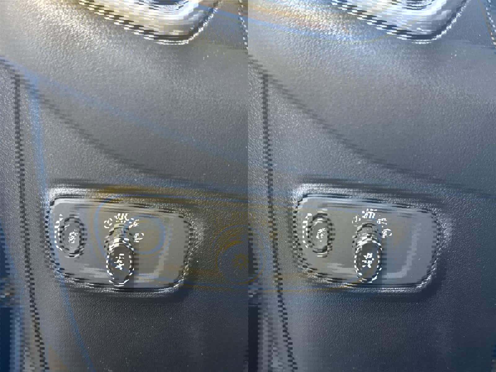 Used 2018 Chevrolet Equinox LT image 25