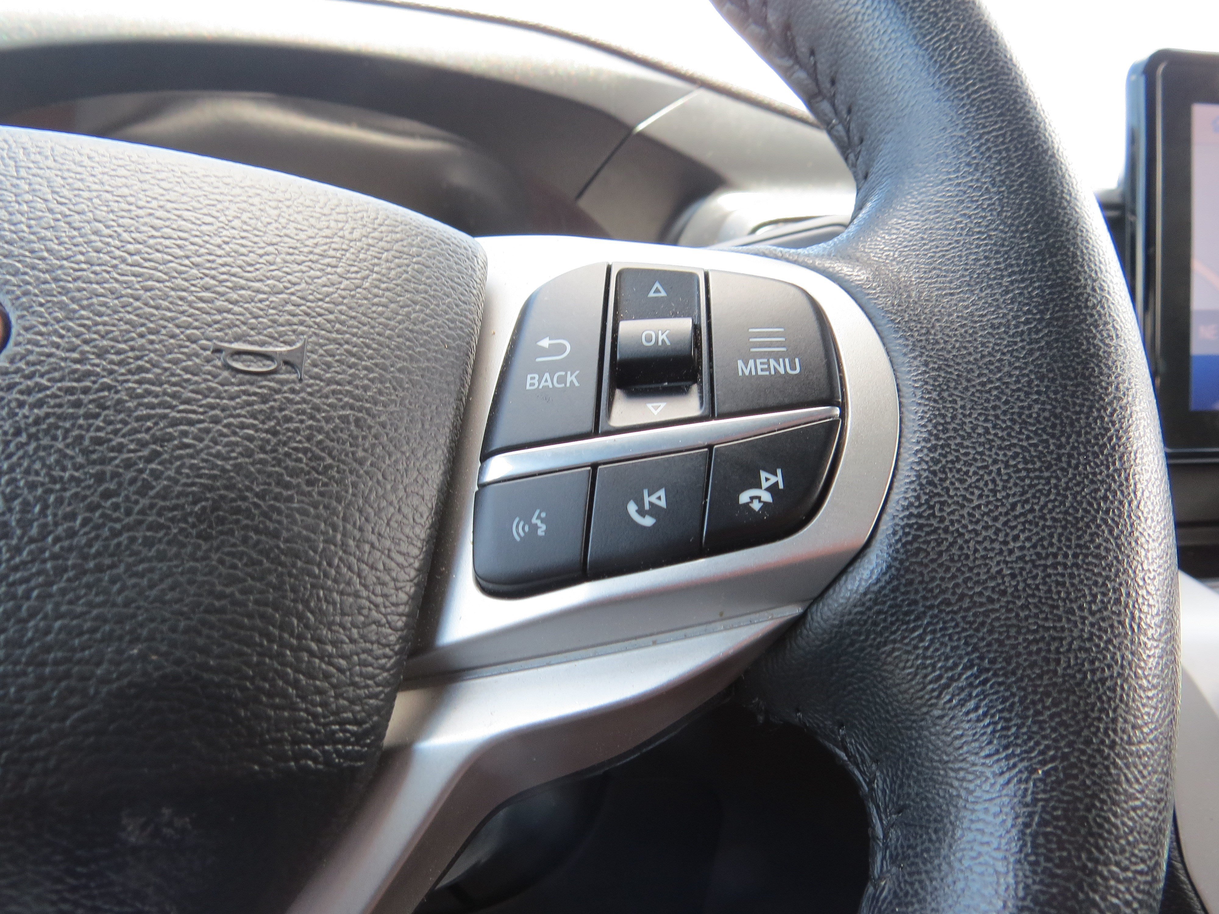 Used 2024 Ford Explorer XLT w/ Equipment Group 202A RWD image 19