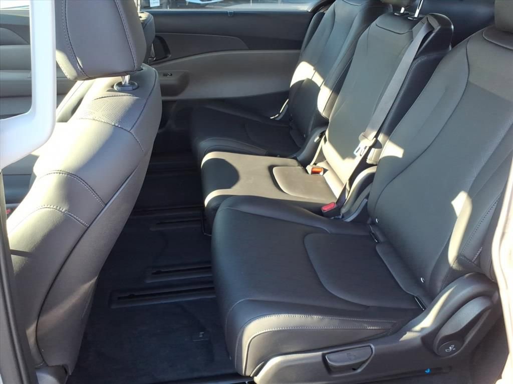 New 2026 Kia Carnival SX image 12