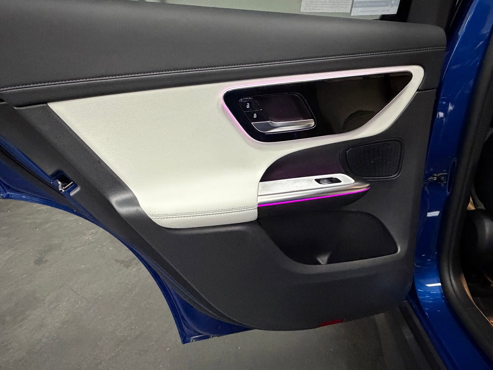 Certified 2025 Mercedes-Benz GLC 300 4MATIC image 37