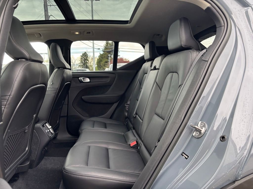 Certified 2023 Volvo XC40 B5 Plus w/ Driver Assist Package AWD/4WD image 19