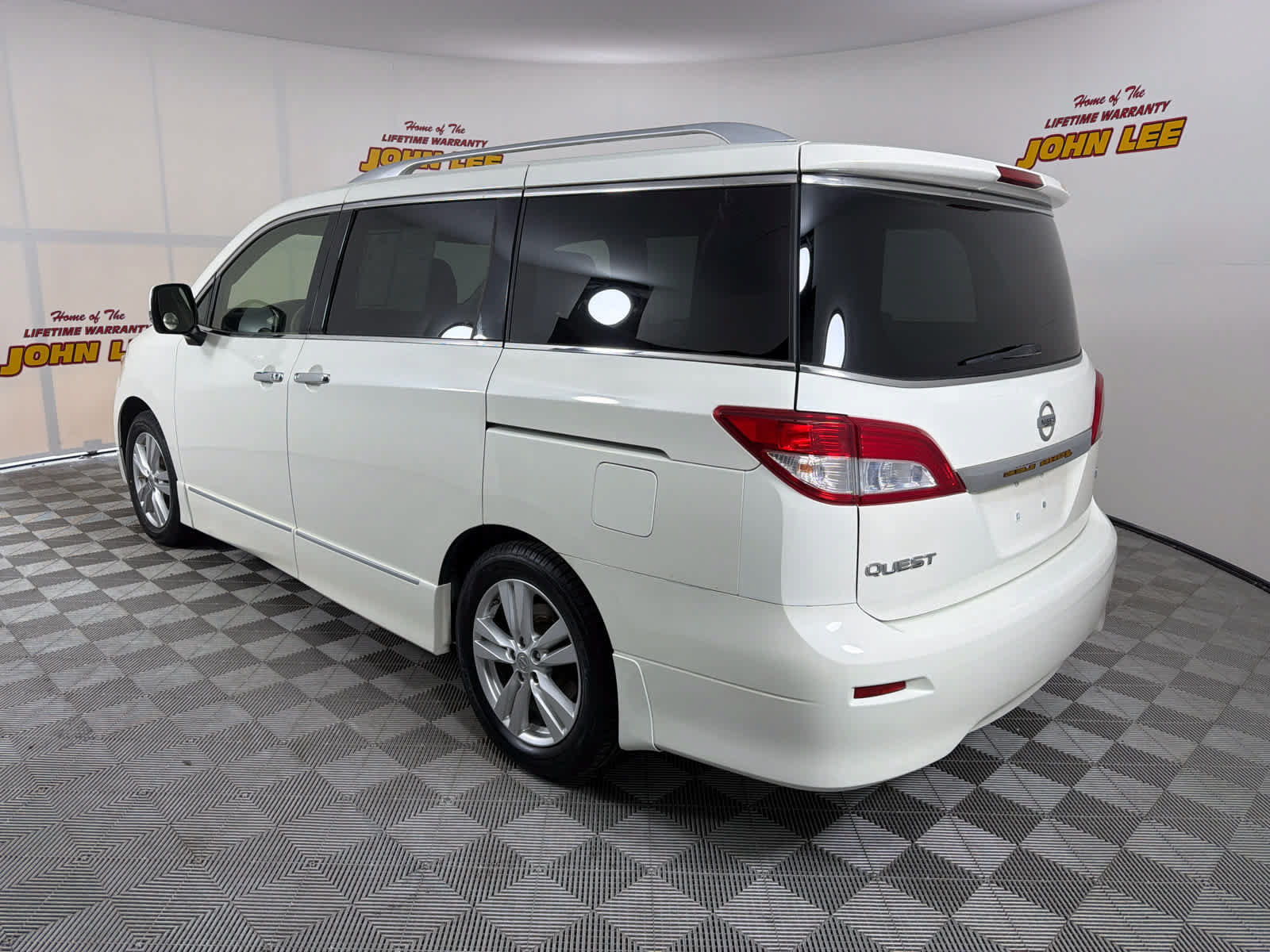 Used 2015 Nissan Quest SL FWD image 3