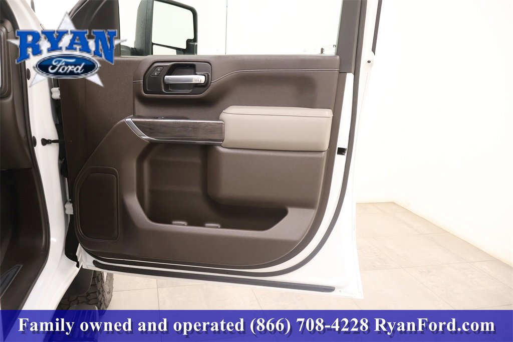 Used 2022 Chevrolet Silverado 2500 LTZ w/ LTZ Convenience Package image 15