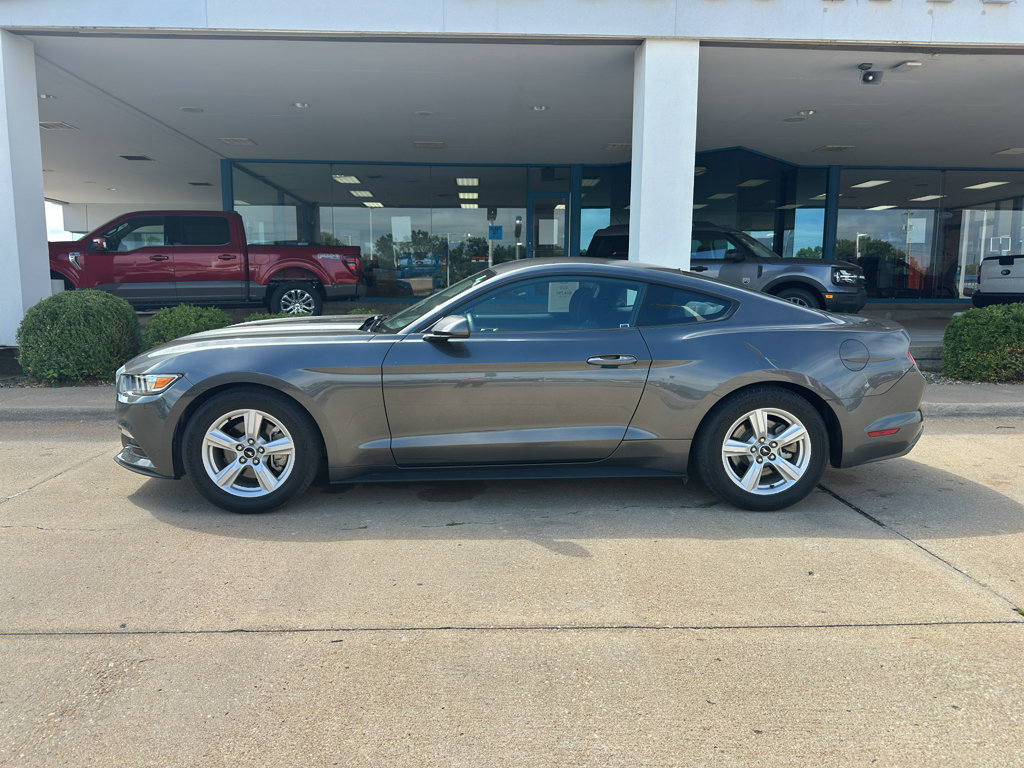 Used 2017 Ford Mustang Coupe RWD image 10