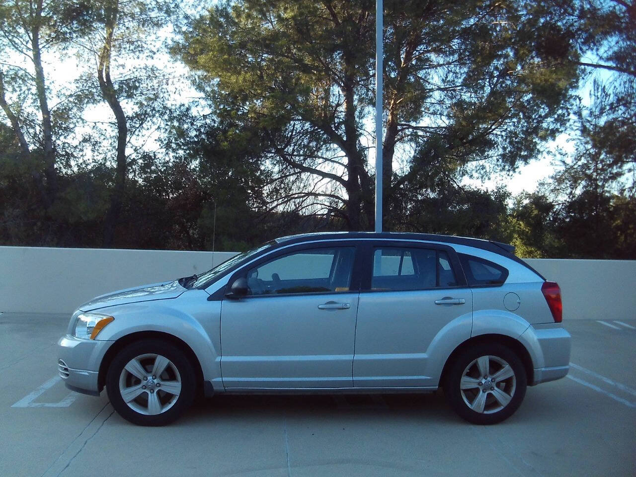 Used 2010 Dodge Caliber SXT FWD image 7