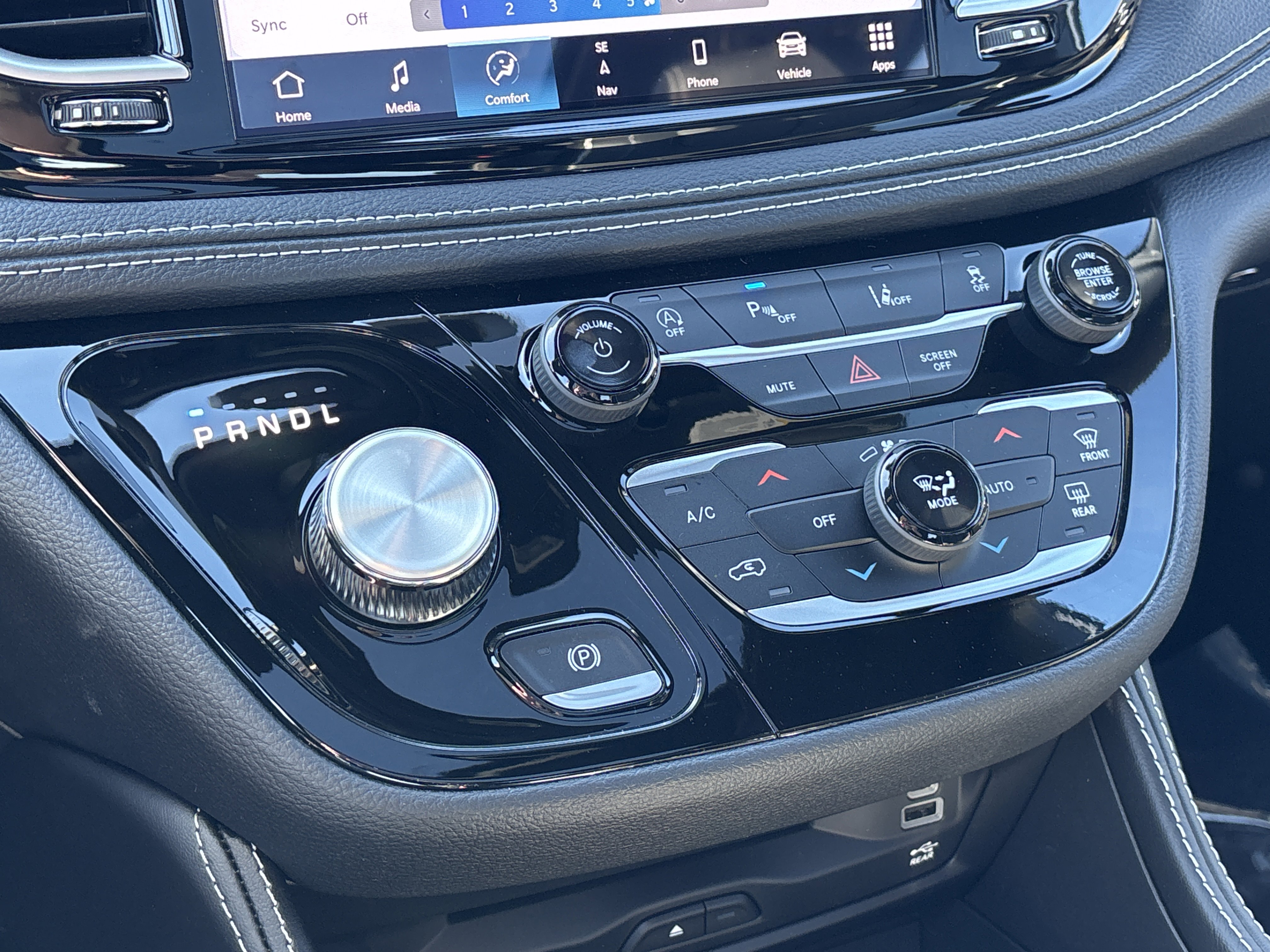New 2026 Chrysler Pacifica Limited w/ Uconnect Theater Family Group AWD/4WD image 64