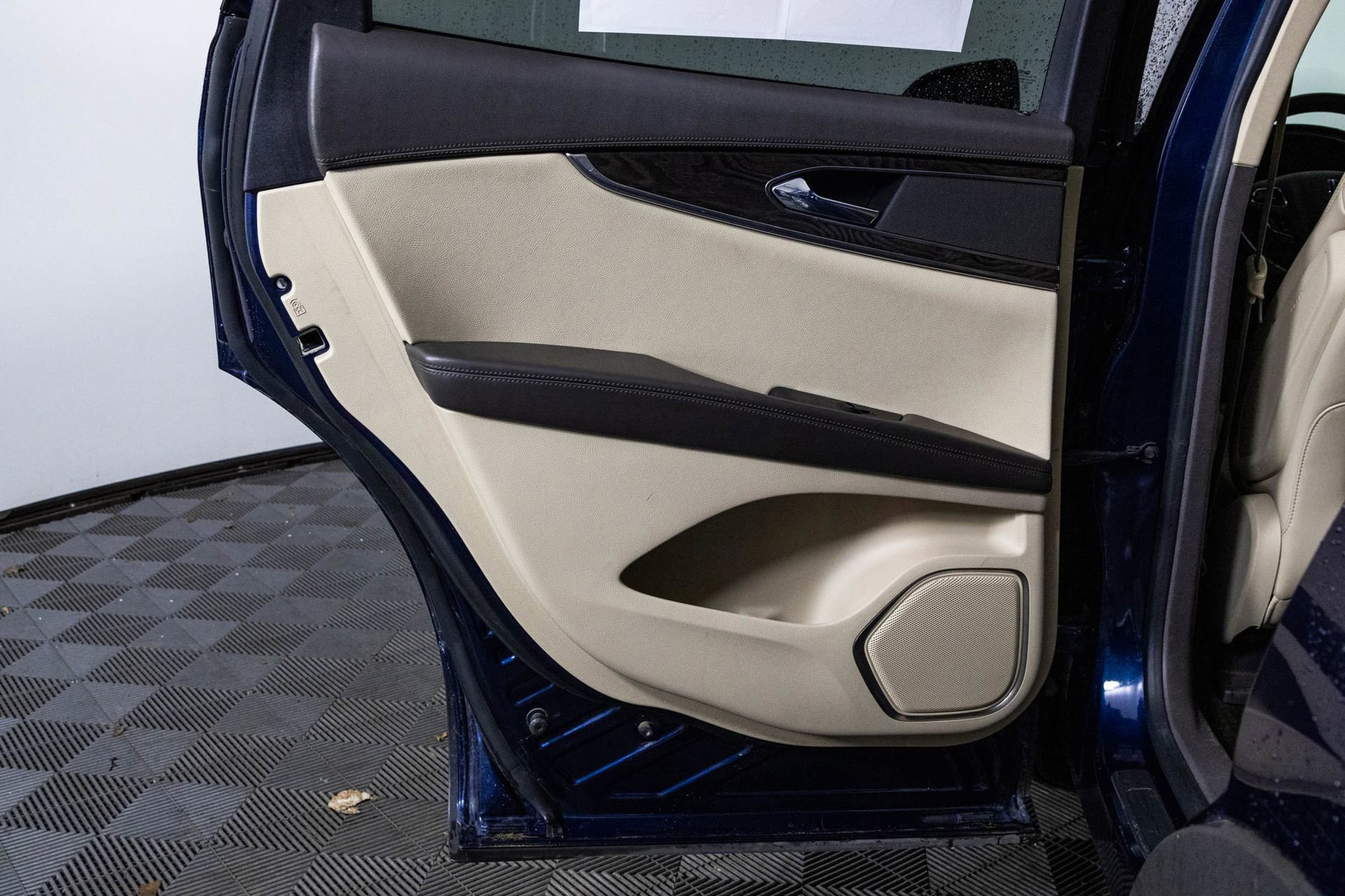 Used 2017 Lincoln MKX Reserve image 35