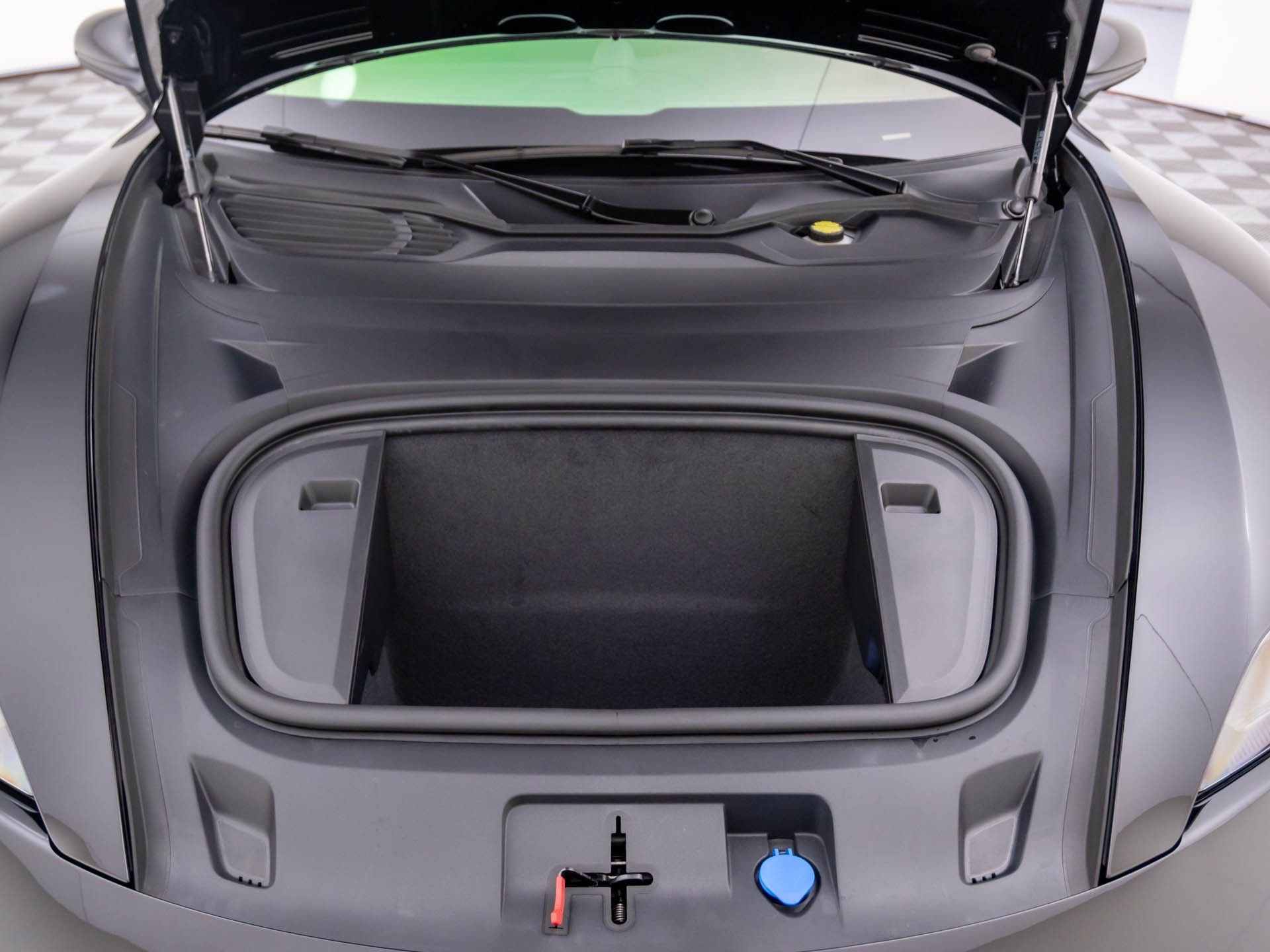 New 2026 Porsche Taycan image 31