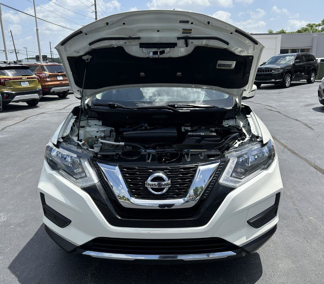 Used 2017 Nissan Rogue SV AWD/4WD image 19