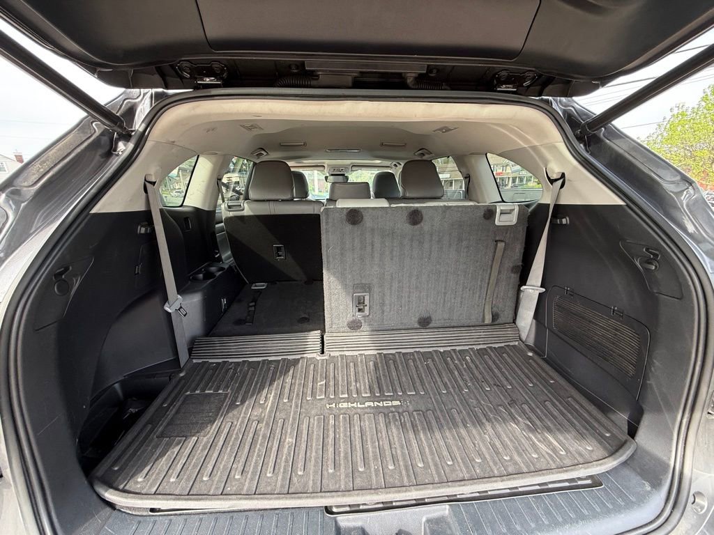 Used 2022 Toyota Highlander XLE AWD/4WD image 26