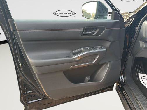 Used 2024 Nissan Pathfinder Rock Creek AWD/4WD image 10