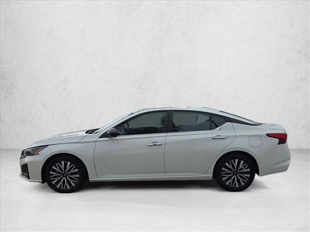 Used 2025 Nissan Altima 2.5 SV FWD image 9