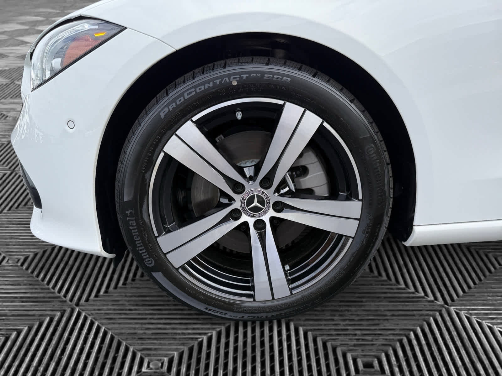 Used 2025 Mercedes-Benz C 300 4MATIC Sedan image 9