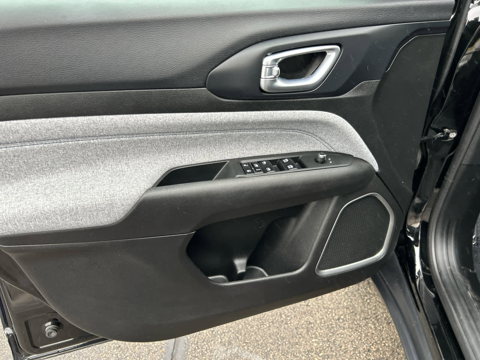 Used 2023 Jeep Compass Latitude w/ Convenience Group image 10