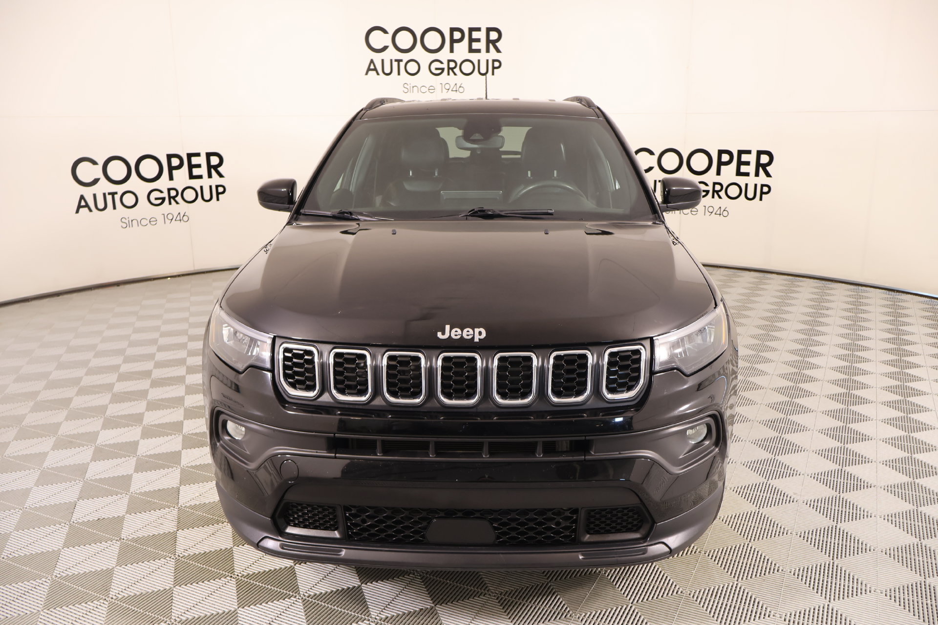 Used 2024 Jeep Compass Latitude AWD/4WD image 8
