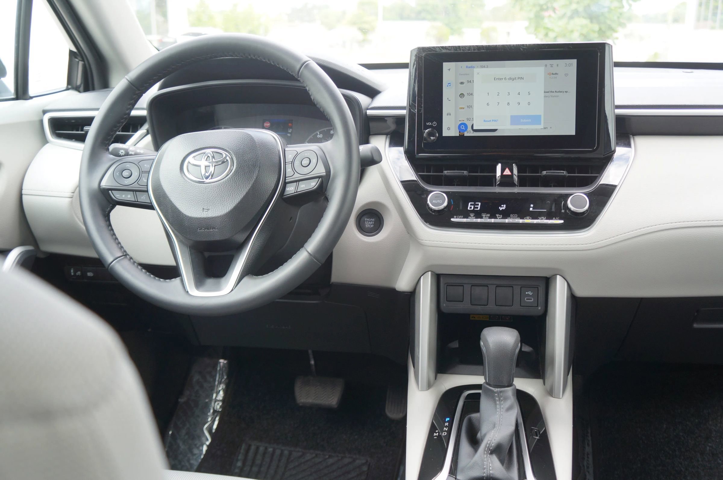 Used 2025 Toyota Corolla Cross LE image 35