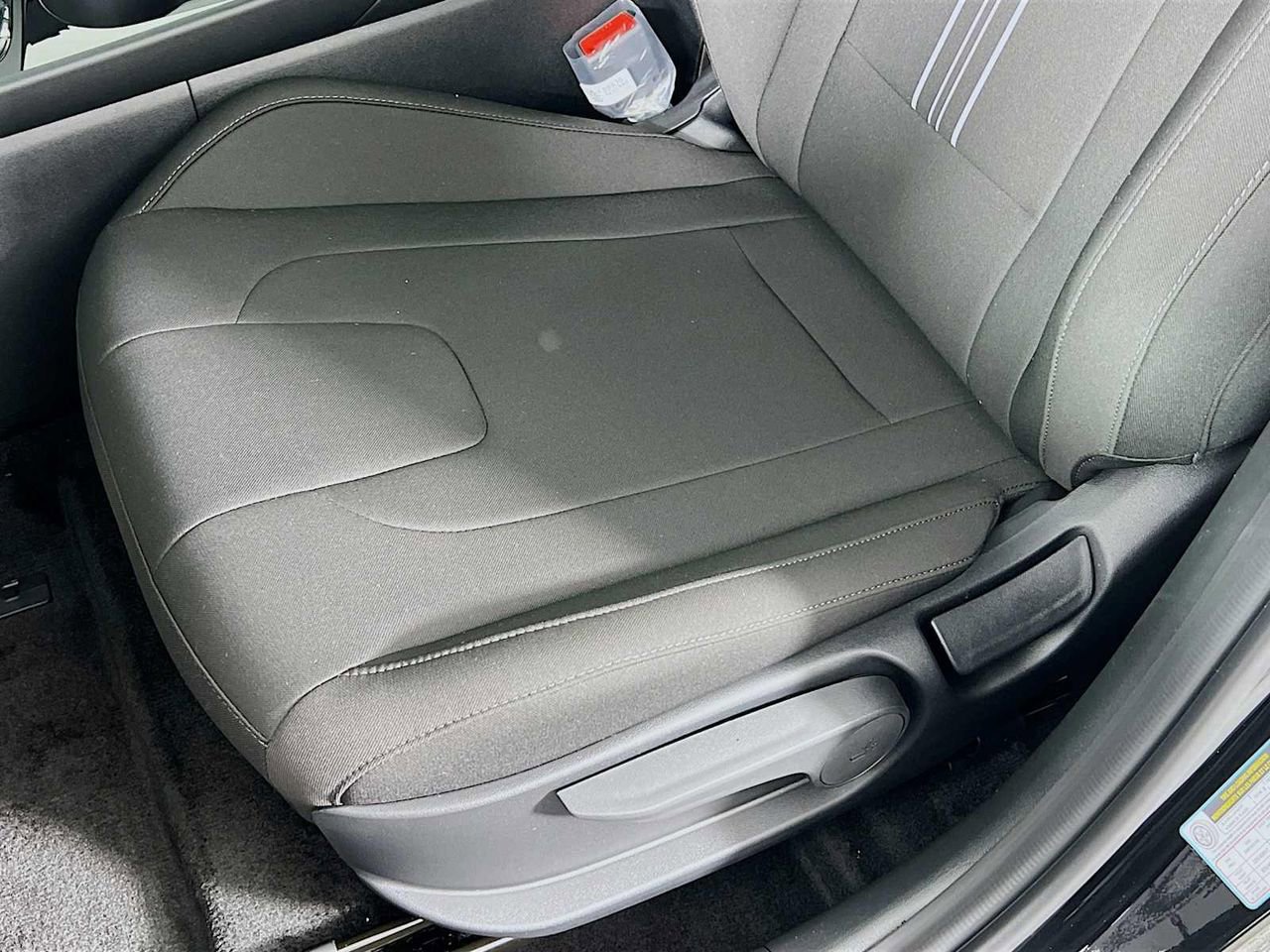 New 2025 Hyundai Elantra SEL image 18