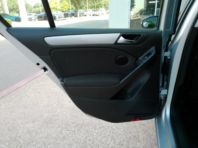 Used 2012 Volkswagen Golf 4-Door FWD image 16
