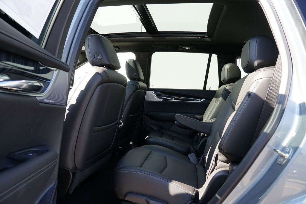 Used 2025 Cadillac XT6 Premium Luxury image 19