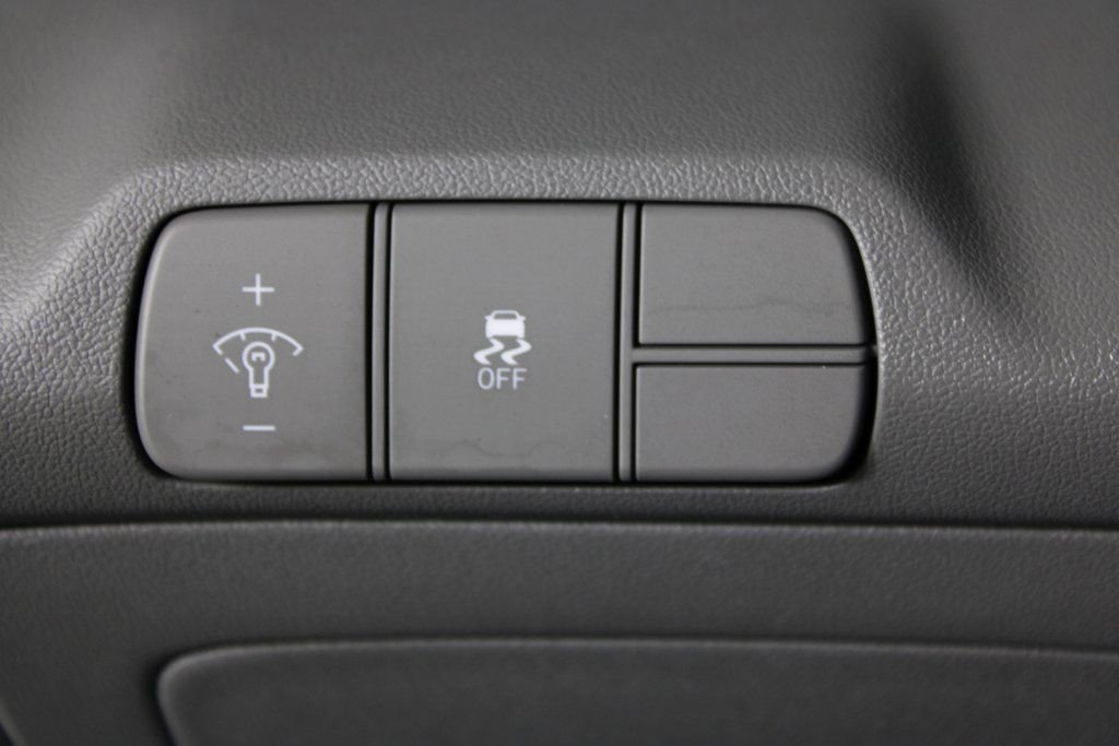 Certified 2025 Hyundai Elantra SEL image 22