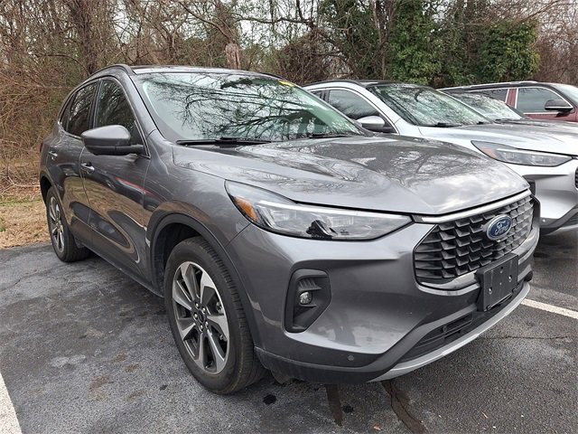 Used 2024 Ford Escape Platinum image 3