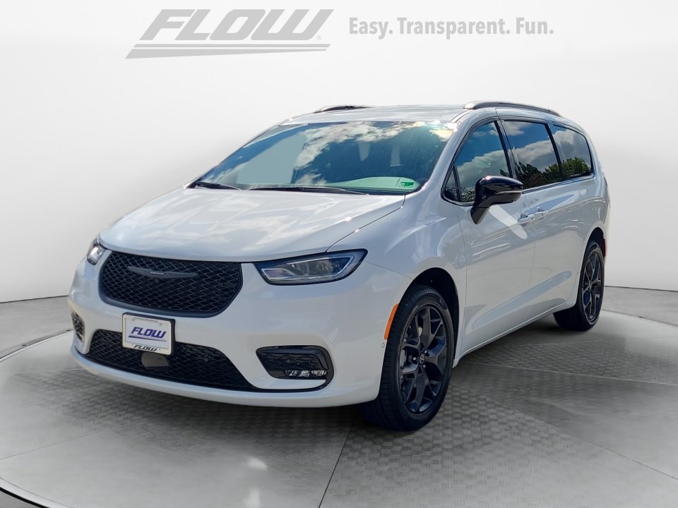 New 2026 Chrysler Pacifica Select w/ S Appearance Package AWD/4WD image 3