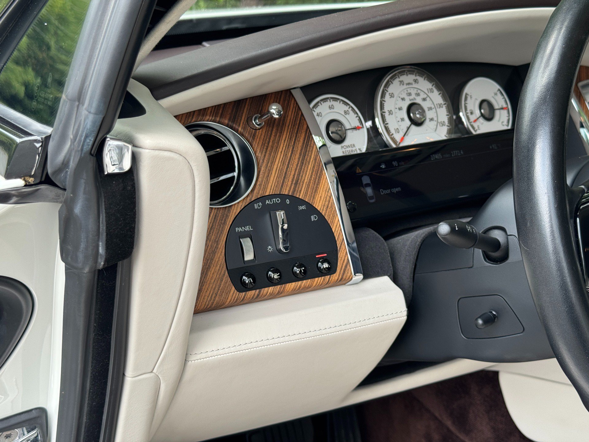 Used 2017 Rolls-Royce Wraith RWD image 34