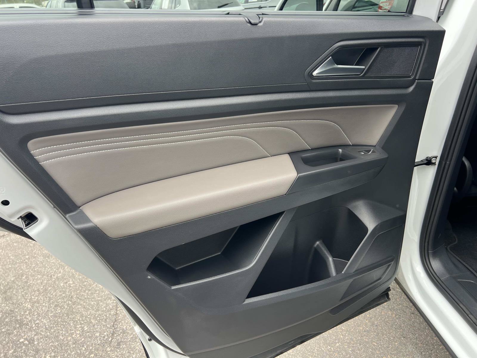 Certified 2023 Volkswagen Atlas SE w/ Black Wheel Package FWD image 19