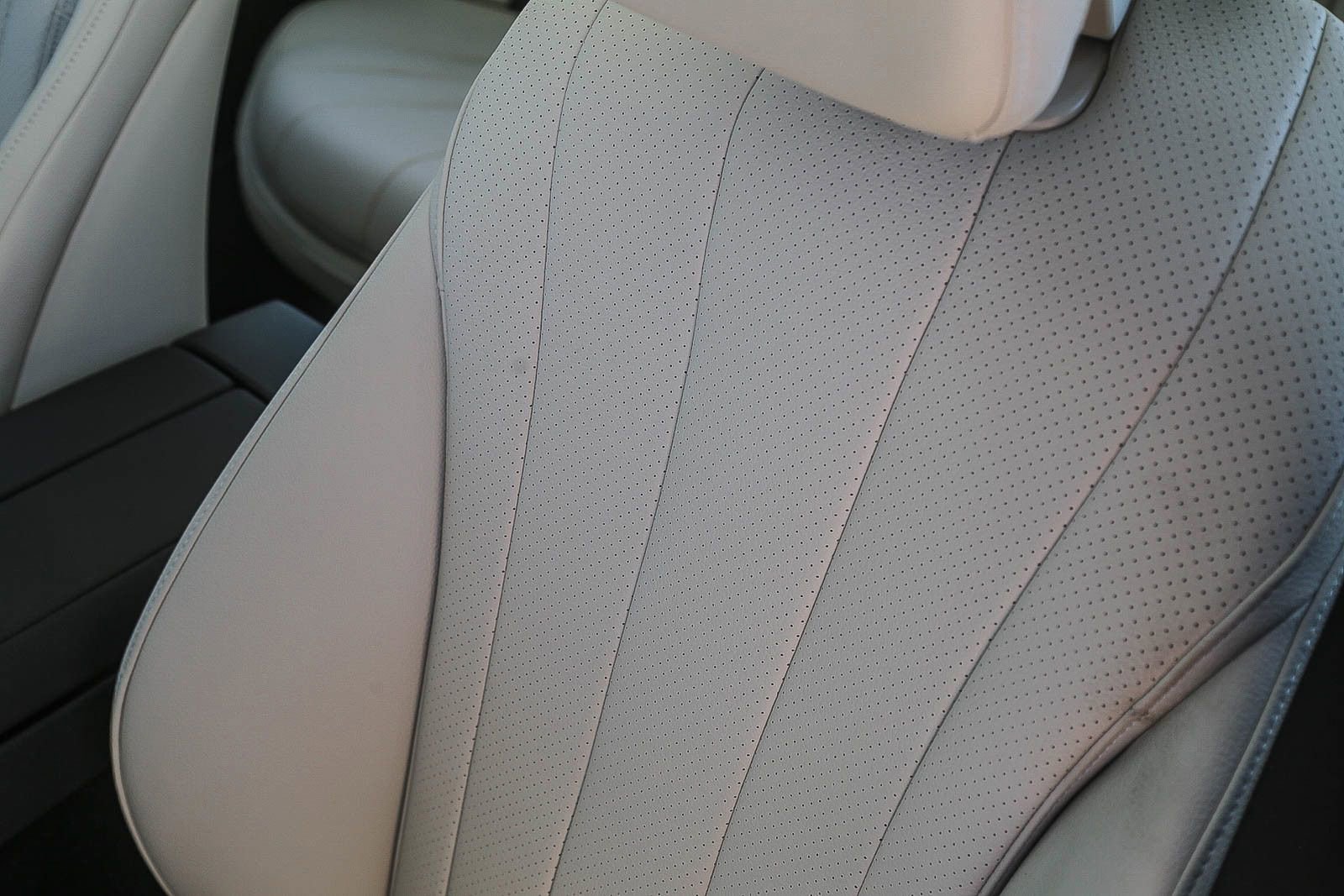 New 2026 Mercedes-Benz E 350 4MATIC Sedan image 23