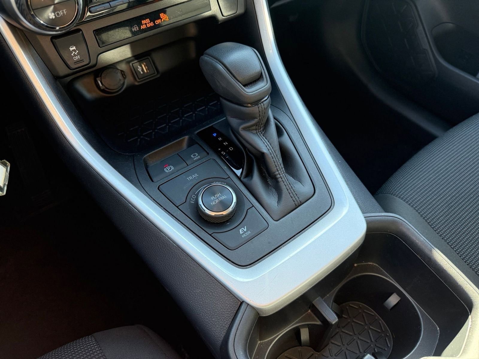 Used 2025 Toyota RAV4 LE image 41