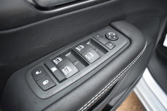 New 2026 Chrysler Pacifica Select image 12