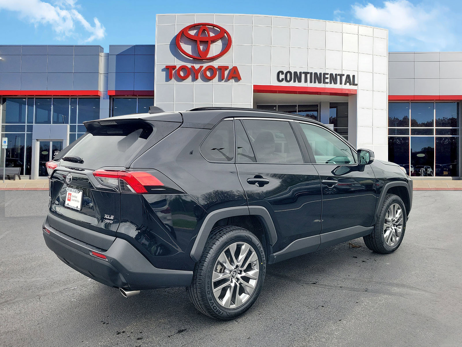 Certified 2019 Toyota RAV4 XLE Premium AWD/4WD image 5