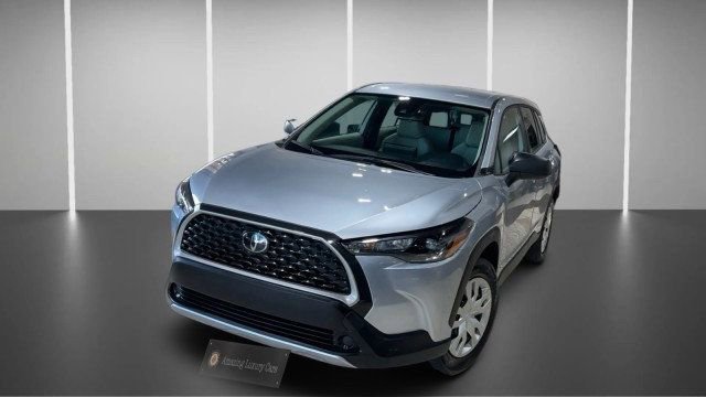 Used 2022 Toyota Corolla Cross L AWD/4WD image 3