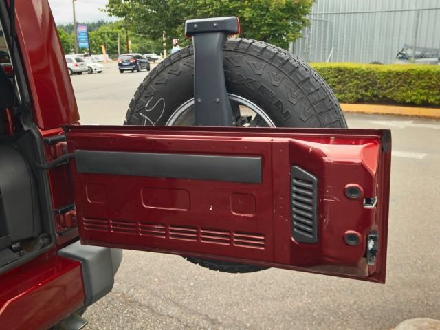 Used 2009 Jeep Wrangler Unlimited Sahara w/ Trailer Tow Group AWD/4WD image 46