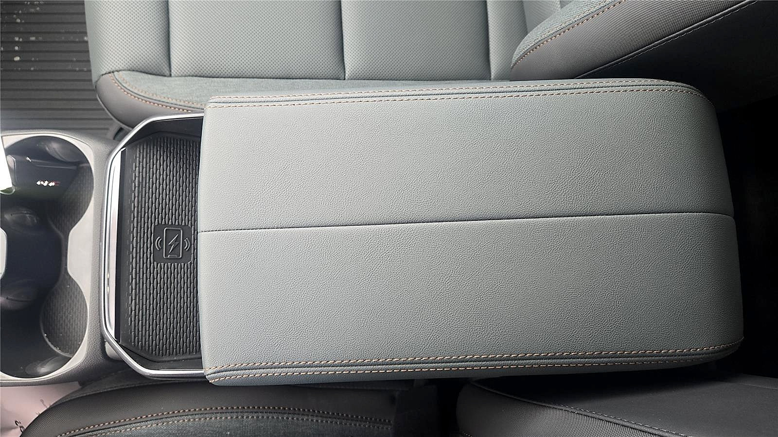 New 2026 GMC Terrain AT4 w/ LPO, Floor Liner Package AWD/4WD image 39