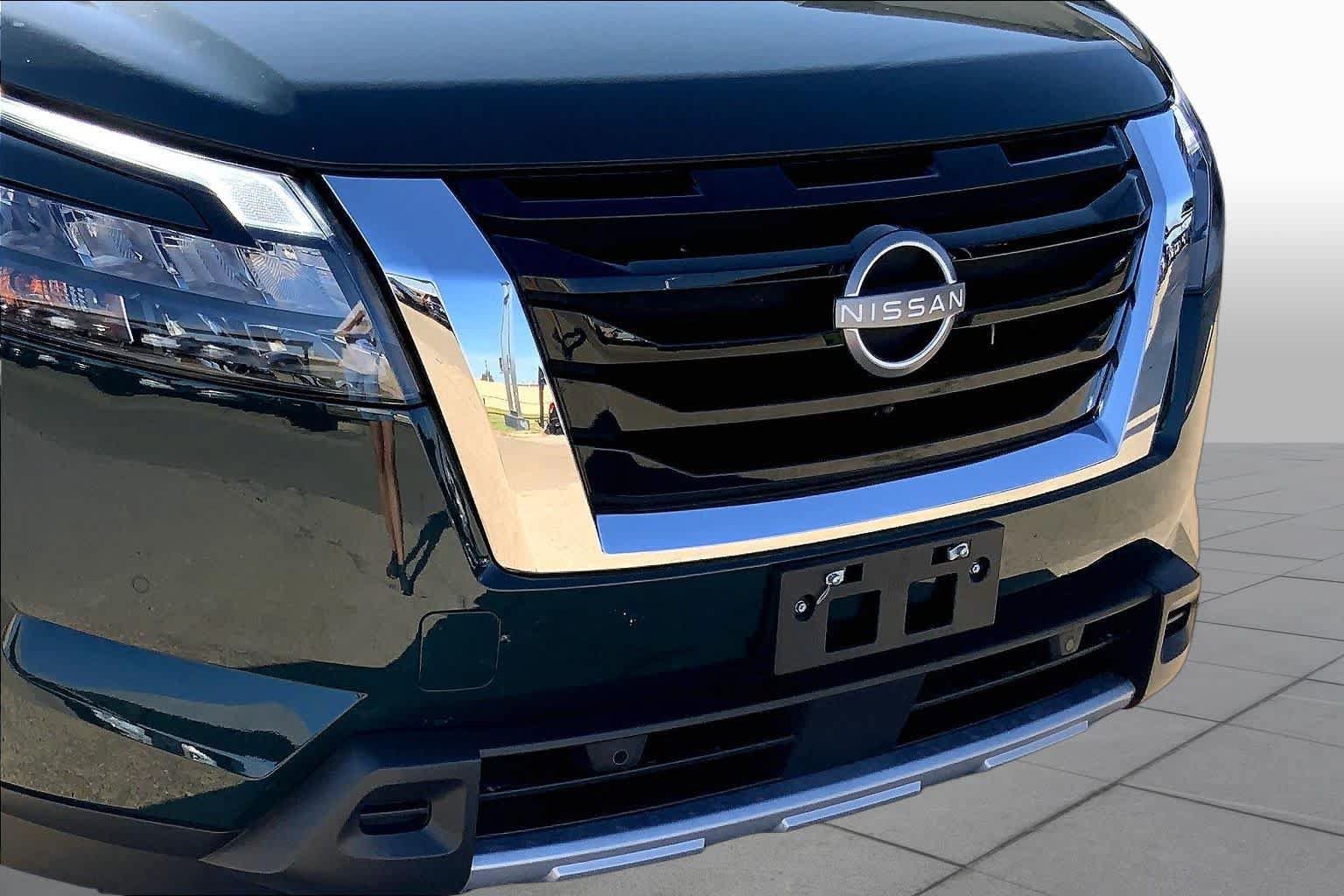 Used 2025 Nissan Pathfinder Platinum w/ Cargo Package FWD image 28