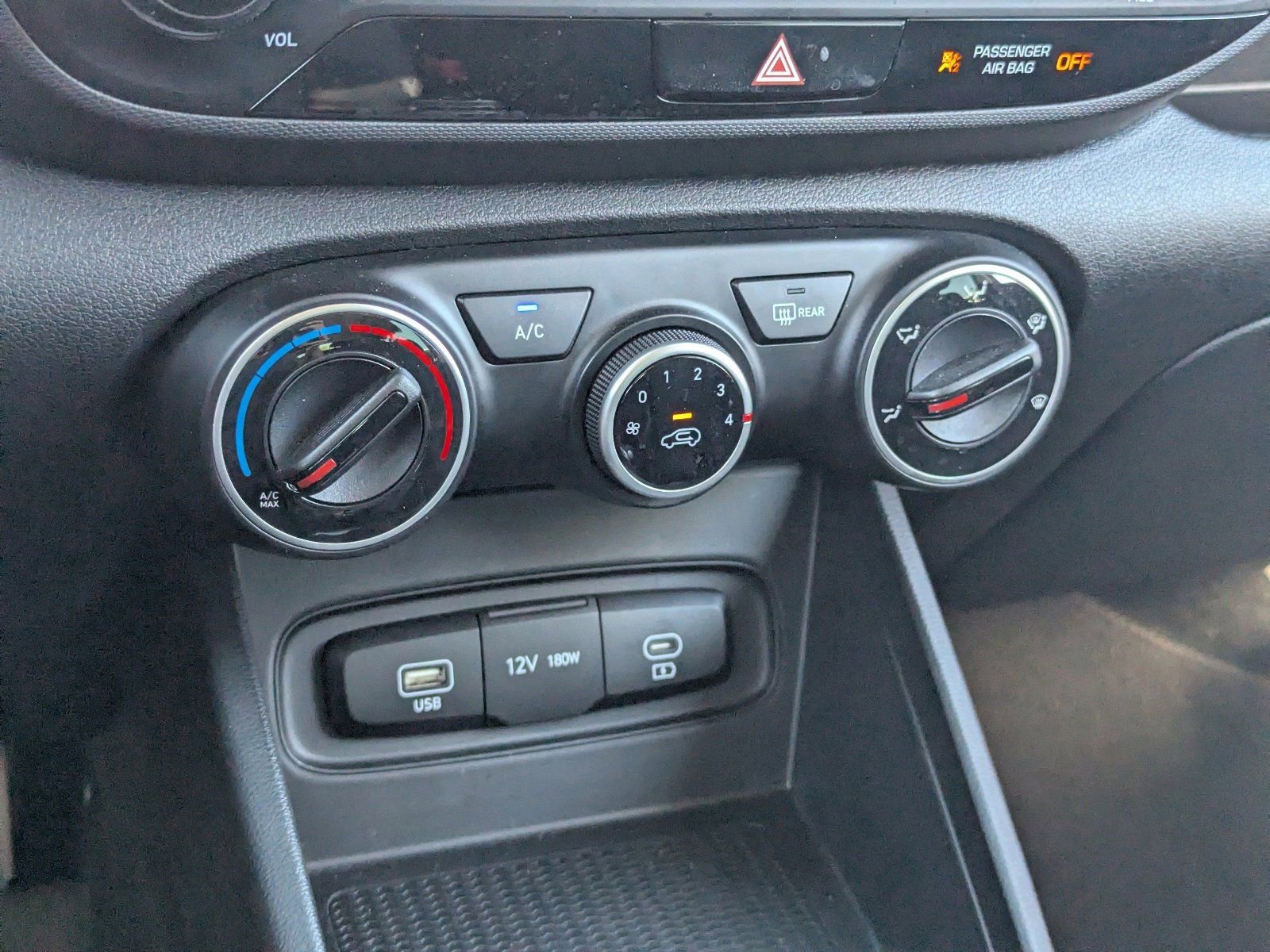 Used 2025 Hyundai Venue SE image 29