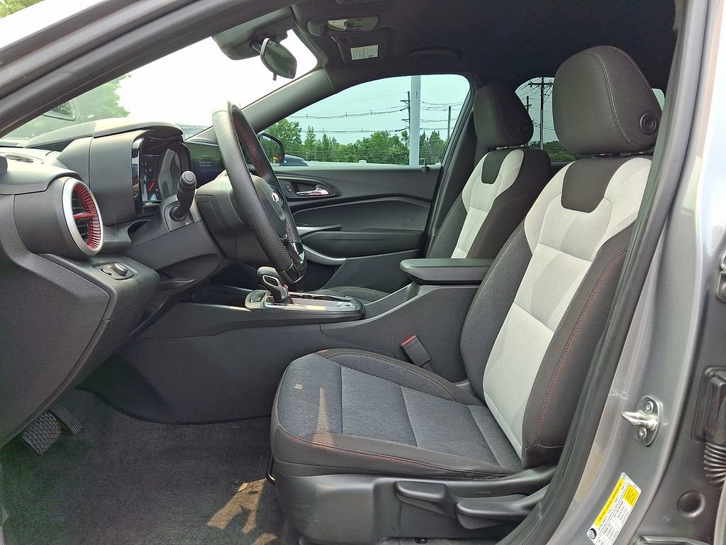 Certified 2024 Chevrolet Trax RS w/ Driver Confidence Package FWD image 16