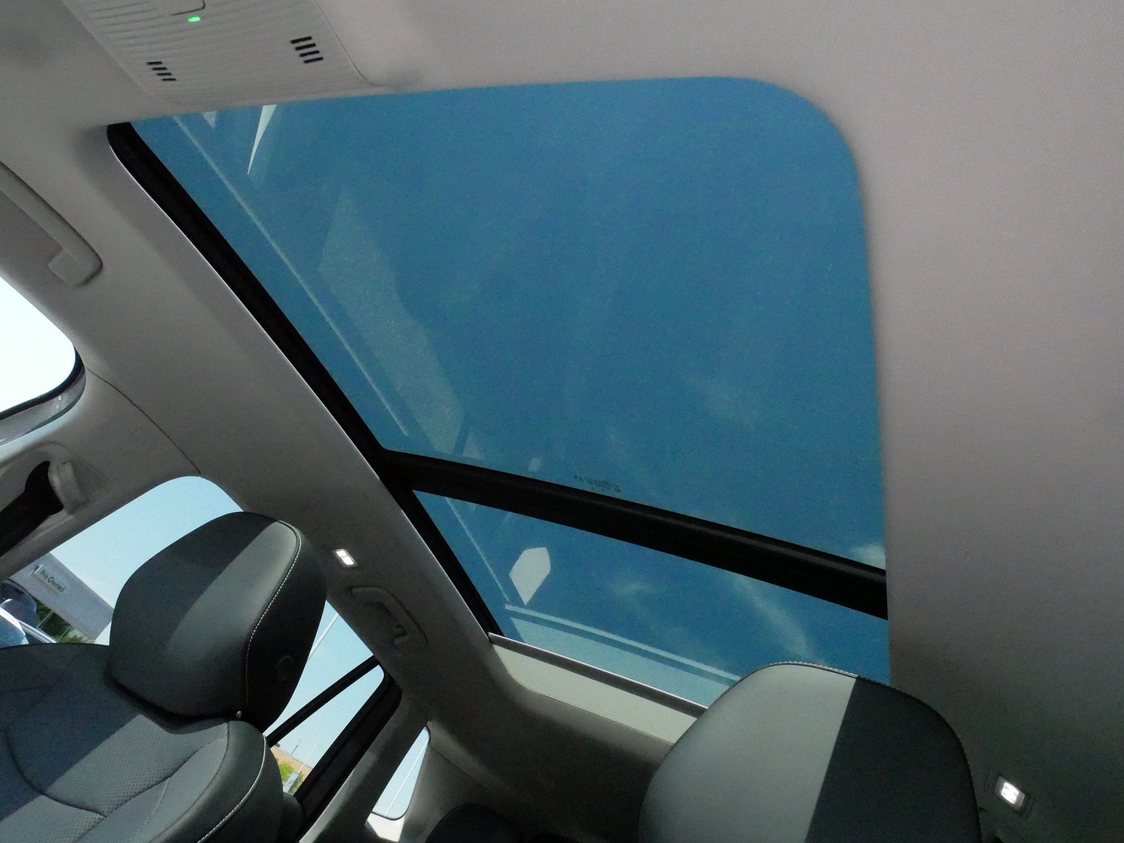 Certified 2025 Volkswagen Tiguan SE w/ Panoramic Sunroof Package AWD/4WD image 32
