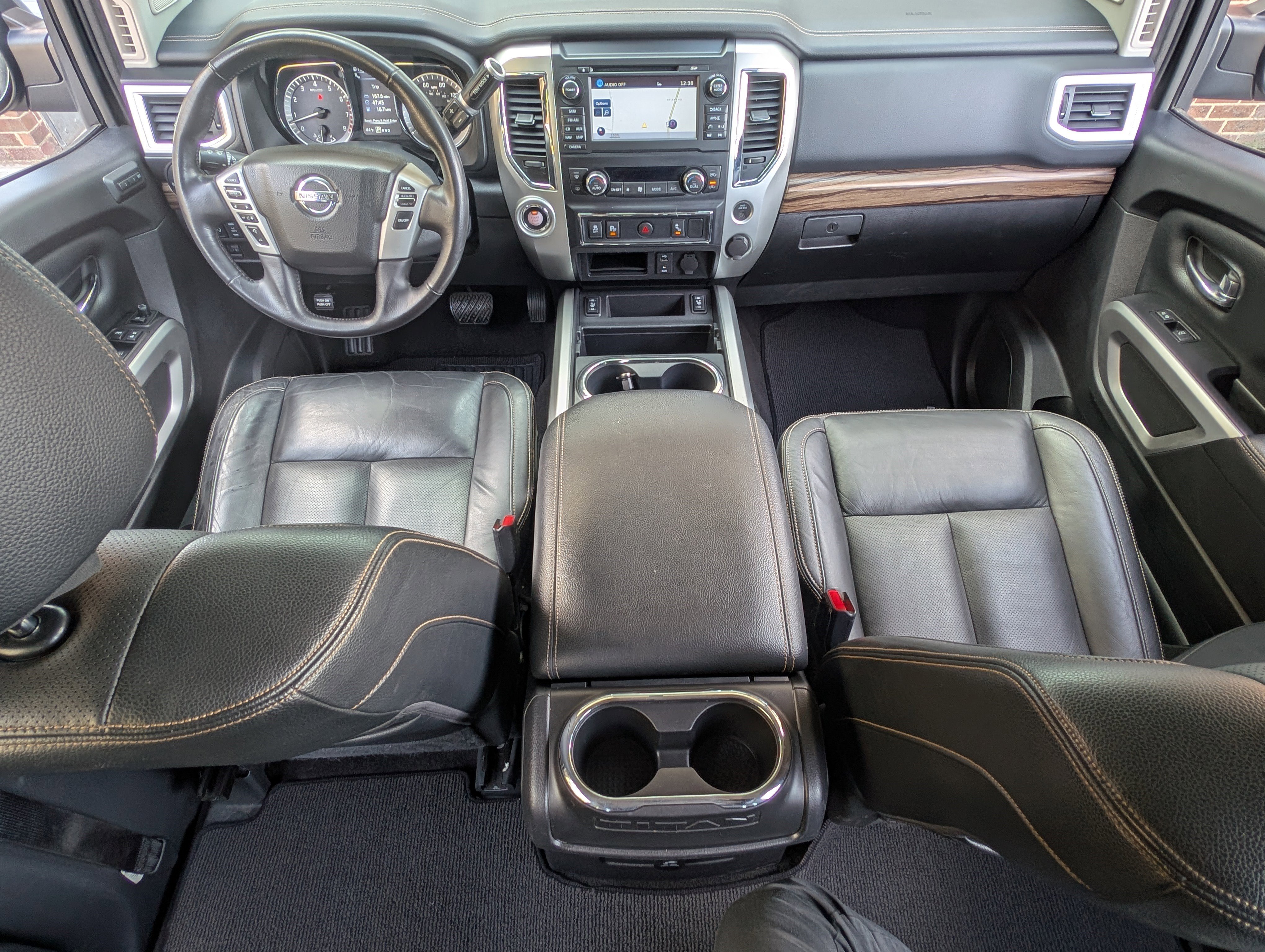 Used 2018 Nissan Titan SL image 22