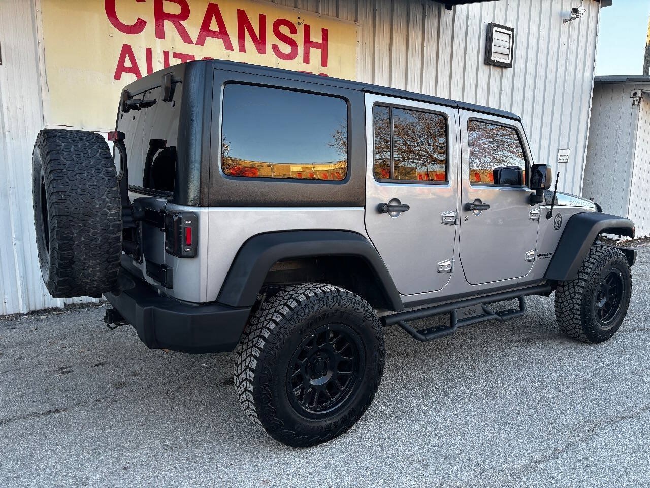 Used 2015 Jeep Wrangler Unlimited Rubicon w/ Connectivity Group AWD/4WD image 3